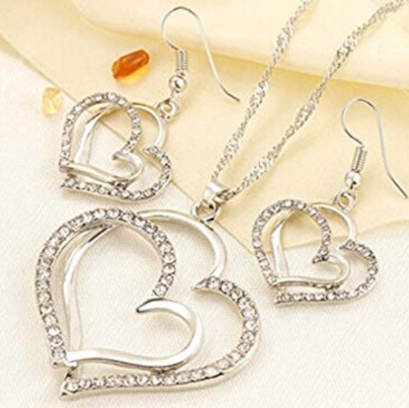 Pretty heart necklace and matching earrings - Picture 4 of 4